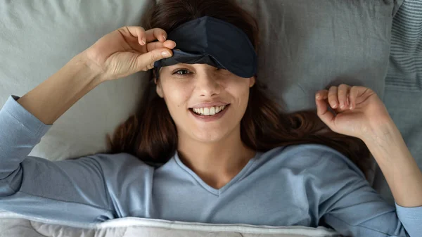 Woman Smiling Bed Waking — Stock Photo, Image