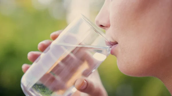 Joven Mujer Bebiendo Vaso Agua Imagen De Stock