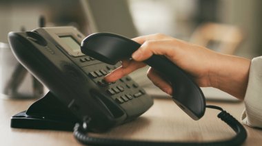 Çağrı merkezi konseptinde telefon açmak, çağrı merkezi ve müşteri hizmetleri yardım masası