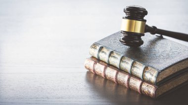 Adalet sembolü, hukuki ve hukuk kavramının ölçekleri