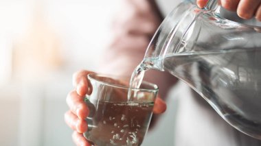 Sağlıklı bir hayat için su iç.