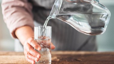 Sağlıklı bir hayat için su iç.