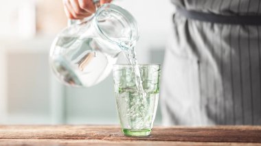 Sağlıklı bir hayat için su iç.