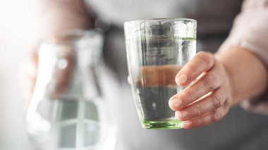 Sağlıklı bir hayat için su iç.