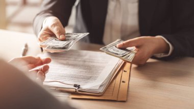 Kontrat anlaşmasının imzalanması için ödeme veya rüşvet