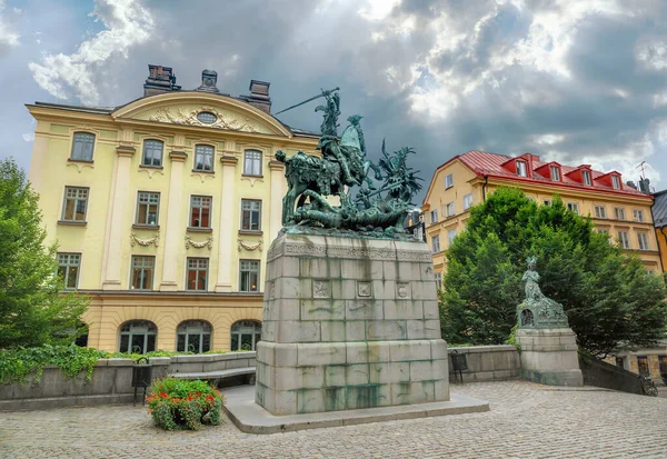 Pejzaż Miejski Brązowym Pomnikiem Jerzego Smoka Starym Mieście Sztokholm Szwecja — Zdjęcie stockowe