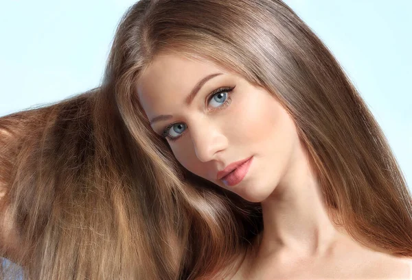 Modeporträtt Vacker Ung Kvinna Med Lyxigt Långt Blont Hår Naturligt — Stockfoto