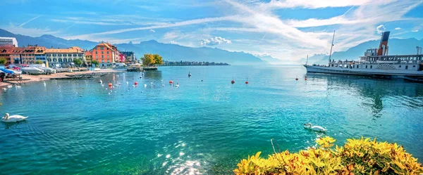 Panoramisch Uitzicht Het Meer Van Genève Met Toeristische Oude Veerboot — Stockfoto