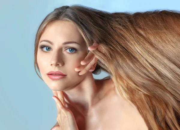Modeporträtt Vacker Ung Kvinna Med Långt Blont Hår Naturligt Skönhetsbegrepp — Stockfoto