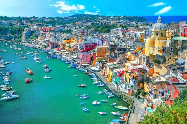 Panoramisch Uitzicht Marina Corricella Met Kleurrijke Huizen Vissersdorp Het Eiland — Stockfoto