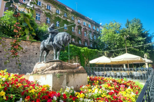Cityscape Άγαλμα Του Αγίου Γεωργίου Και Δράκου Στο Ζάγκρεμπ Κροατία — Φωτογραφία Αρχείου