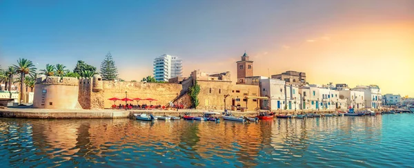 Panorámás Kilátás Nyílik Vízparton Történelmi Épületek Régi Kikötő Bizerte Tunézia — Stock Fotó