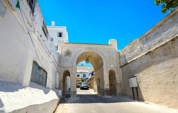 Utcai Kilátás Kapuval Ősi Medina Tangier Marokkó Észak Afrika — Stock Fotó