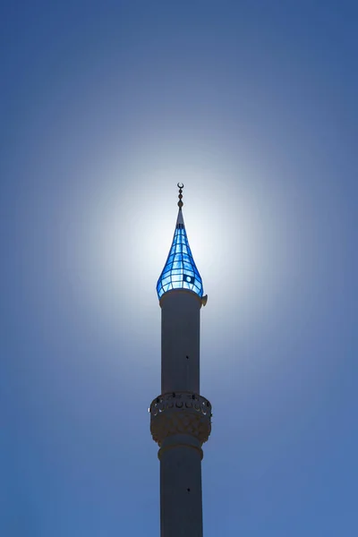 Architektura Islamskiego Meczetu Turcji Tle Słonecznego Nieba Minaret Muzułmańskiego Meczetu — Zdjęcie stockowe