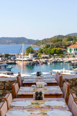 Türkiye 'nin Kas kentinin manzarası yukarıdan görülüyor. Türkiye ve Akdeniz 'in turistik yerleri. Seyahat, tatil, turizm. Yüksek kalite fotoğraf