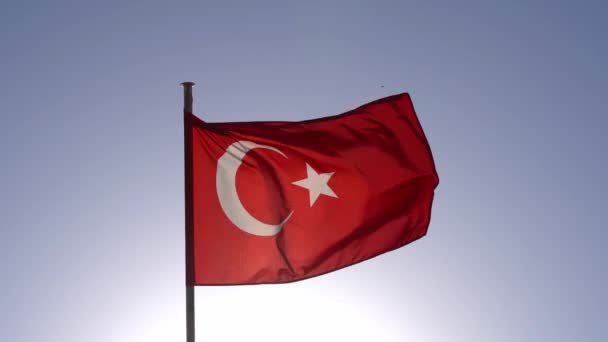 Τουρκική Σημαία Κυματίζει Στον Άνεμο Ενάντια Στον Ουρανό Τουρκική Δημοκρατία — Αρχείο Βίντεο