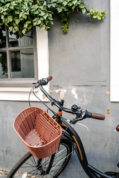 Ретро Велосипед Фоне Старой Стены Винтажный Цикл Концепции Городского Образа — стоковое фото