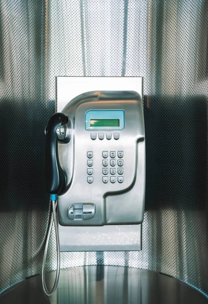 Duvardaki Ankesörlü Telefon Ankesörlü Telefon Halka Açık Bir Yerde Yüksek — Stok fotoğraf