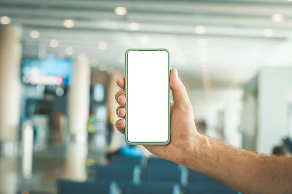 Seyahatte Telefon Kullanmak Uçuştan Önce Havaalanında Boş Ekran Akıllı Telefon — Stok fotoğraf