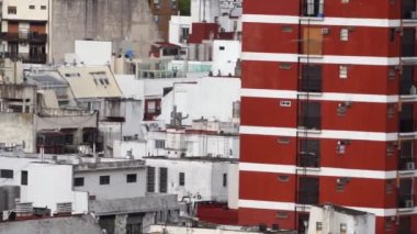 Buenos Aires 'teki daireler. Yüksek binaları olan Belgrano bölgesi. Şehir manzarası. Yüksek kaliteli FullHD görüntüler