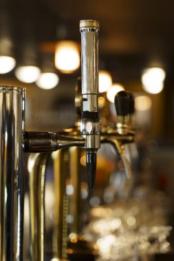 Bira barı mı? Lokantada bira ve bira. Yüksek kalite fotoğraf