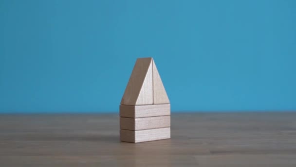 Dřevěný Miniaturní Dům Prázdném Pozadí Nemovitosti Obchod Stavební Koncepce Vysoce — Stock video
