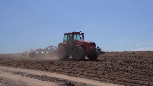 Tractor Campo Los Agricultores Araña Cultiva Suelo Agricultura Concepto Cosecha — Vídeos de Stock