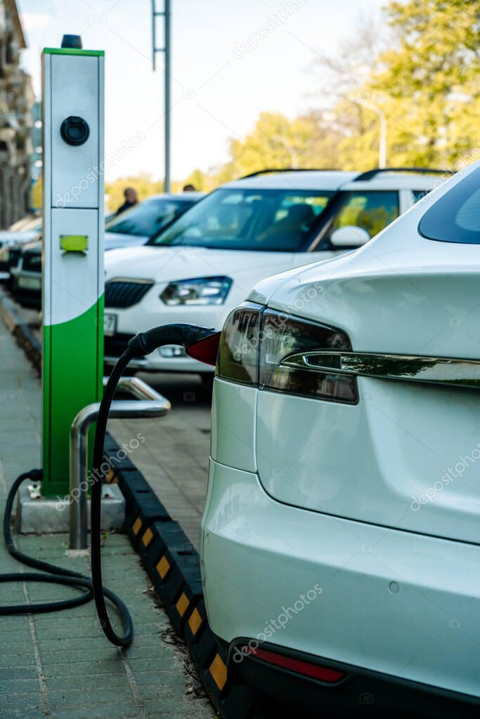 Charging station for electric cars. Types and connectors of ports for