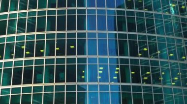 Business City gökdelen ofis geçmişi. Ekonomik finans merkezinin dönen binaları. Yüksek kalite 4k görüntü