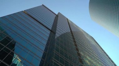 Business City gökdelen ofis geçmişi. Ekonomik finans merkezinin dönen binaları. Yüksek kalite 4k görüntü
