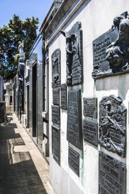 Buenos Aires, Arjantin - 30 Ekim 2023: Recoleta Mezarlığı Buenos Aires. Arjantin 'deki tarihi mezarlık. Seyahat, manzara. Yüksek kalite fotoğraf