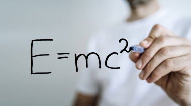 Bilim formülü. Fizik okuyorum. El kalemle çizer. Bilgi, çalışma, bilim konsepti. Yüksek kalite fotoğraf