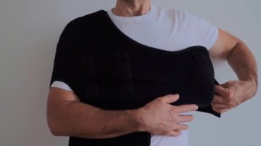 Omuz ortopedi ortopedik medikal iyileşme askısı el desteği için. Yüksek kaliteli FullHD görüntüler