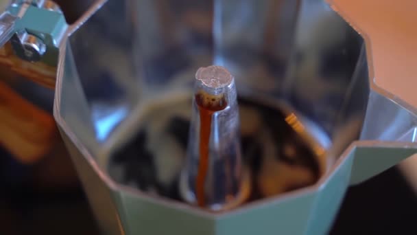 Geyser Kávéfőző Kávéfőzővel Otthoni Konyha Tűzhely Reggel Kiváló Minőségű Fullhd — Stock videók