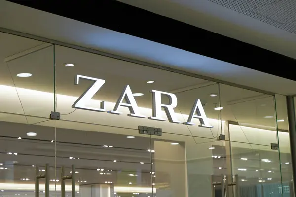 Varsovia Polonia Marzo 2024 Zara Shop Outlet Store Marca Compañía —  Fotos de Stock