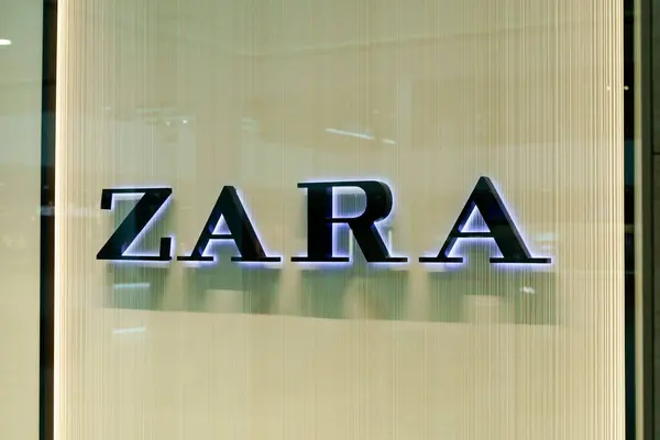 Varsovia Polonia Marzo 2024 Zara Shop Outlet Store Marca Compañía —  Fotos de Stock