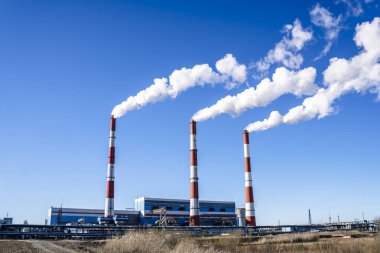 Enerji fabrikası sanayi boru santrali. Termal ısıtma istasyonu. Yüksek kalite fotoğraf