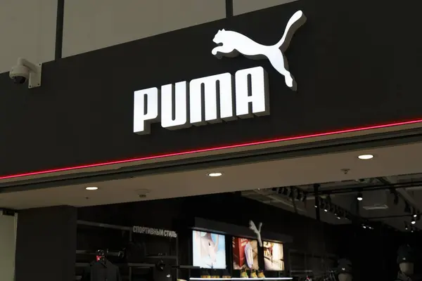 Warsawa Polandia Maret 2024 Toko Puma Perusahaan Brand Puma Foto — Stok Foto