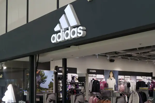 Warschau Polen März 2024 Adidas Outlet Store Marke Adidas Hochwertiges — Stockfoto