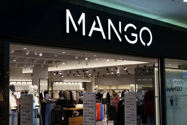 Warszawa Polen Mars 2024 Mango Butikkutsalg Brand Mango Selskap Bilde – stockfoto