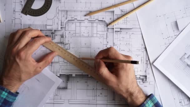 Рисунок Плана Архитектурного Проектирования Столе Архитекторы Работают Столом Студии Проектирование — стоковое видео