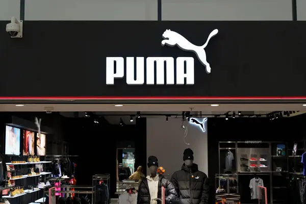 Warsawa Polandia Maret 2024 Toko Puma Perusahaan Brand Puma Foto — Stok Foto