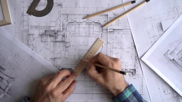Plano Diseño Ingeniería Arquitectónica Dibujo Sobre Mesa Los Arquitectos Trabajan — Vídeos de Stock