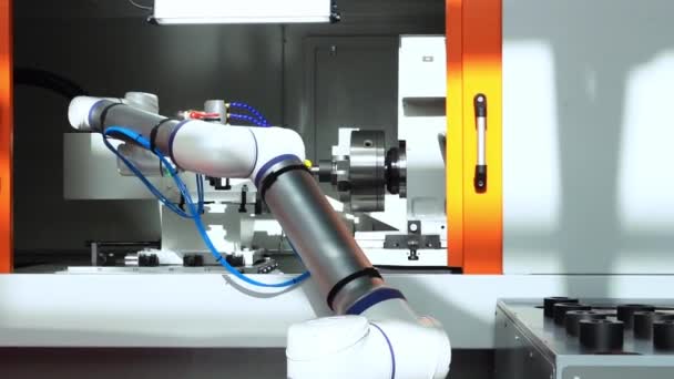 Αυτόματη Μηχανή Άλεσης Χεριών Για Μέταλλο Σύγχρονη Τεχνολογική Εργοστασιακή Παραγωγή — Αρχείο Βίντεο