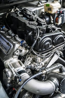 Araba motoru. Teknik denetim sırasında benzinli motor ve araba motor yapısı. Yüksek kalite fotoğraf