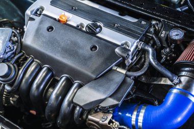 Araba motoru. Teknik denetim sırasında benzinli motor ve araba motor yapısı. Yüksek kalite fotoğraf