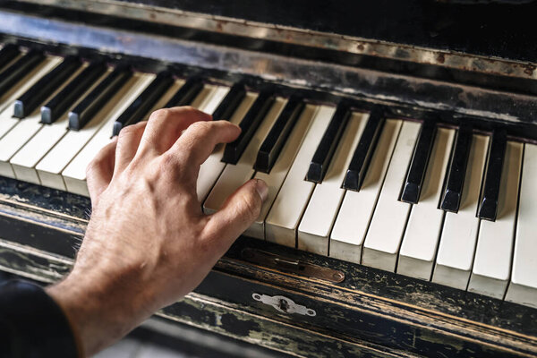 Пианино. Ручной пианист с концертом классической фортепиано. Высокое качество фото