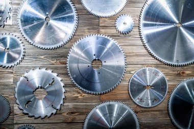 Dairesel testereler. Makineler için metal dairesel testereler, ahşap işçiliği, kesim. Yüksek kalite fotoğraf