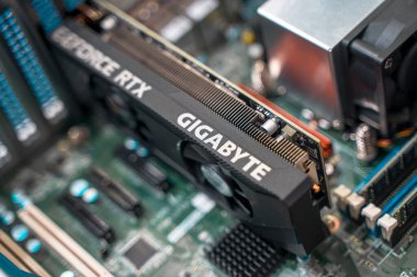 Vilnius, Litvanya - 4 Kasım 2024: Geforce RTX Gigabyte grafik video kartı. Yüksek kalite fotoğraf