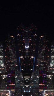 Fütürist neon şehir manzarası dikey arka planı. Yüksek kaliteli FullHD görüntüler